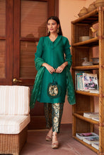 Load image into Gallery viewer, Elegant Pleated &amp; Brocade Tunic Set with Dupatta and Potli- Green