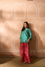 Load image into Gallery viewer, Banarasi Begum Tunic Set - Green and Red