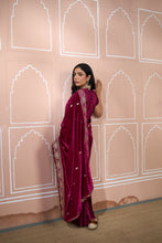 Load image into Gallery viewer, Classy Pleated Saree with Velvet Palla - Maroon