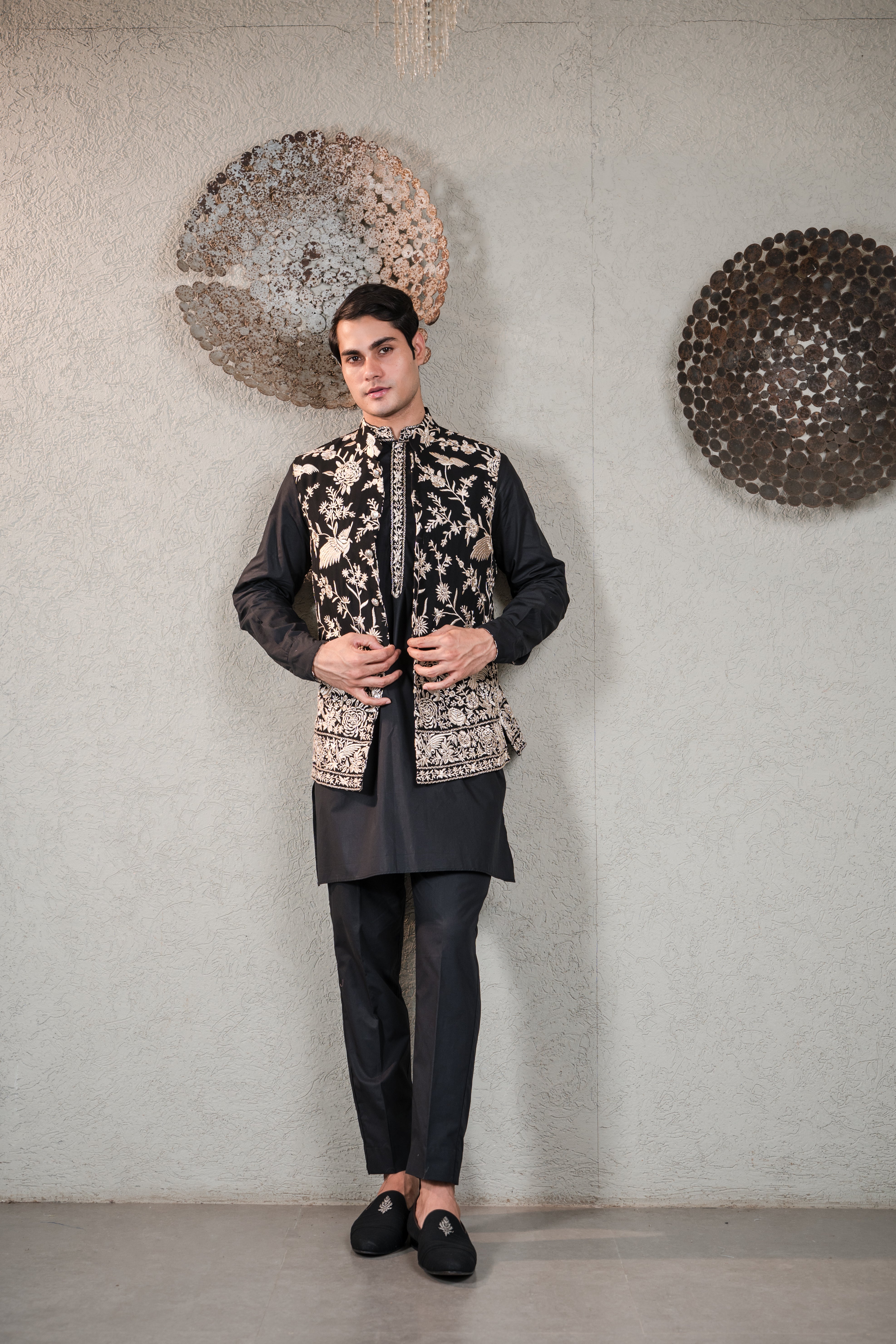 BLACK KURTA SET WITH BLACK GARA GLAZED JACKET