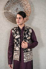 Load image into Gallery viewer, WINE KURTA SET WITH BLACK GARA GLAZED JACKET