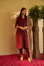 Load image into Gallery viewer, Potli Button Tunic Set With Dupatta - Maroon