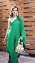 Load image into Gallery viewer, Shruti Khanna Juneja in our Avyah Embroidered Set - Green
